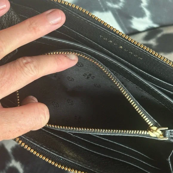 Tory Burch Black Leather Zip Around Wallet - Picture 16 of 16